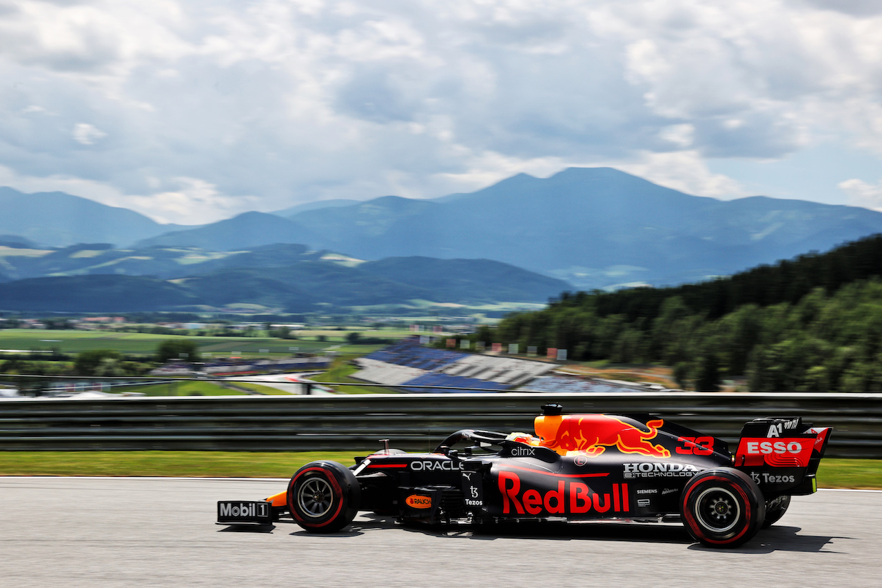 GP STIRIA, Max Verstappen (NLD) Red Bull Racing RB16B.
25.06.2021. Formula 1 World Championship, Rd 8, Steiermark Grand Prix, Spielberg, Austria, Practice Day.
- www.xpbimages.com, EMail: requests@xpbimages.com © Copyright: Batchelor / XPB Images