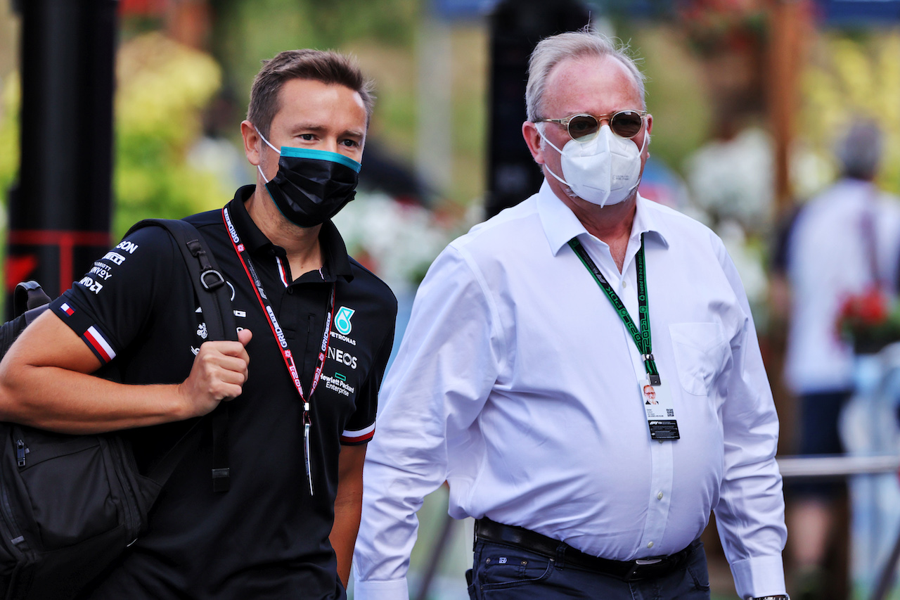 GP STIRIA, (L to R): Antti Vierula (FIN) Personal Trainer with Didier Coton (BEL) Driver Manager.
25.06.2021. Formula 1 World Championship, Rd 8, Steiermark Grand Prix, Spielberg, Austria, Practice Day.
- www.xpbimages.com, EMail: requests@xpbimages.com © Copyright: Moy / XPB Images