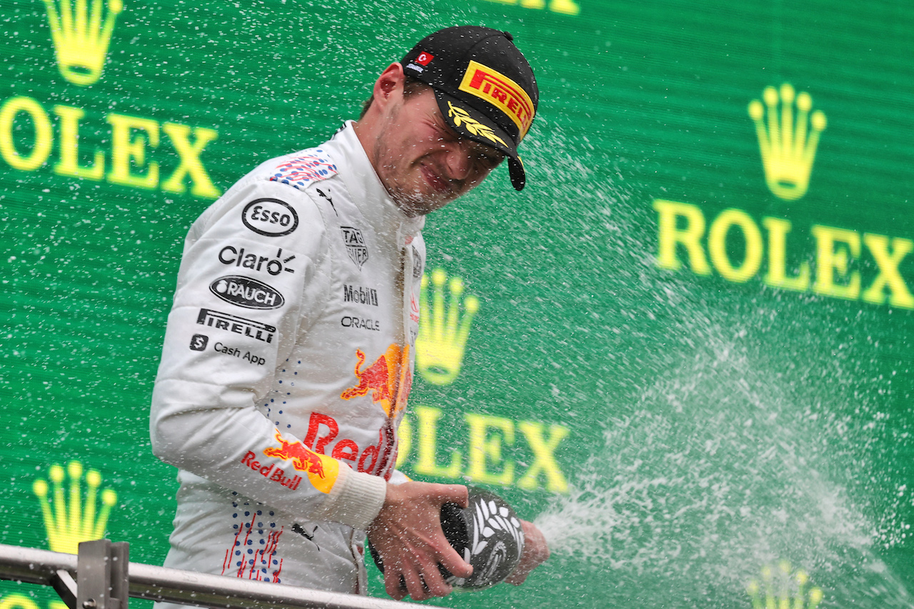 GP TURCHIA, Max Verstappen (NLD) Red Bull Racing celebrates his second position on the podium.
10.10.2021. Formula 1 World Championship, Rd 16, Turkish Grand Prix, Istanbul, Turkey, Gara Day.
- www.xpbimages.com, EMail: requests@xpbimages.com © Copyright: Moy / XPB Images