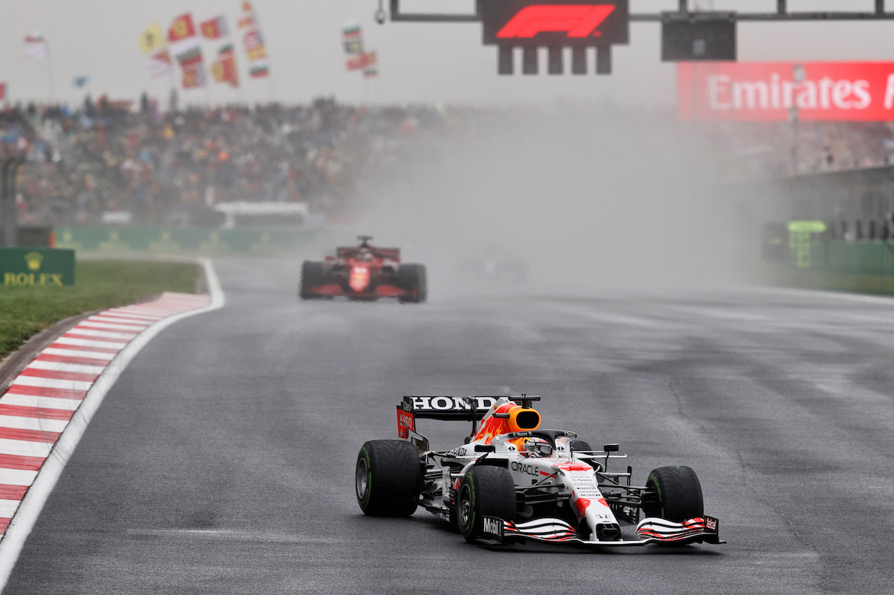 GP TURCHIA, Max Verstappen (NLD) Red Bull Racing RB16B.
10.10.2021. Formula 1 World Championship, Rd 16, Turkish Grand Prix, Istanbul, Turkey, Gara Day.
- www.xpbimages.com, EMail: requests@xpbimages.com © Copyright: Moy / XPB Images