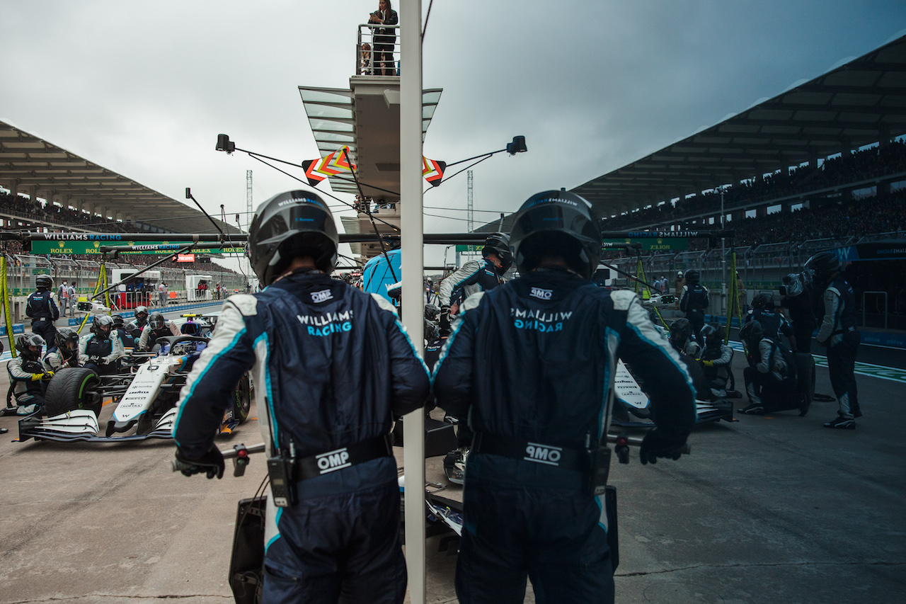 GP TURCHIA, Nicholas Latifi (CDN) Williams Racing FW43B makes a pit stop.
10.10.2021. Formula 1 World Championship, Rd 16, Turkish Grand Prix, Istanbul, Turkey, Gara Day.
- www.xpbimages.com, EMail: requests@xpbimages.com © Copyright: Bearne / XPB Images