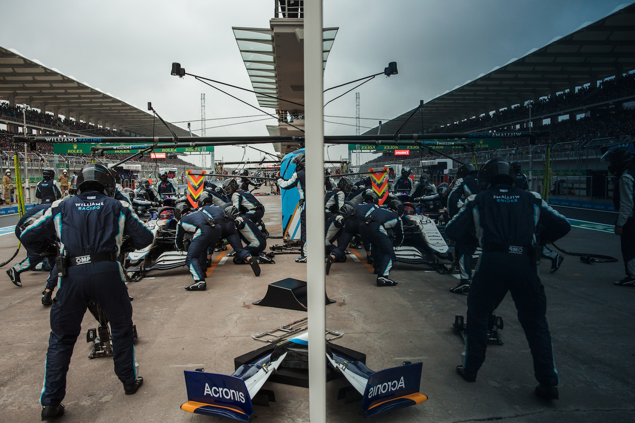 GP TURCHIA, George Russell (GBR) Williams Racing FW43B makes a pit stop.
10.10.2021. Formula 1 World Championship, Rd 16, Turkish Grand Prix, Istanbul, Turkey, Gara Day.
- www.xpbimages.com, EMail: requests@xpbimages.com © Copyright: Bearne / XPB Images