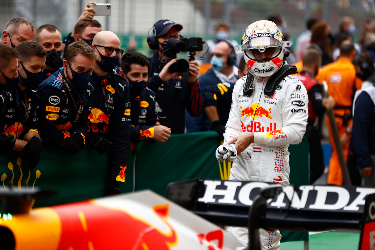 GP TURCHIA, Max Verstappen (NLD) Red Bull Racing RB16B in parc ferme.
10.10.2021. Formula 1 World Championship, Rd 16, Turkish Grand Prix, Istanbul, Turkey, Gara Day.
- www.xpbimages.com, EMail: requests@xpbimages.com © Copyright: FIA Pool Image for Editorial Use Only