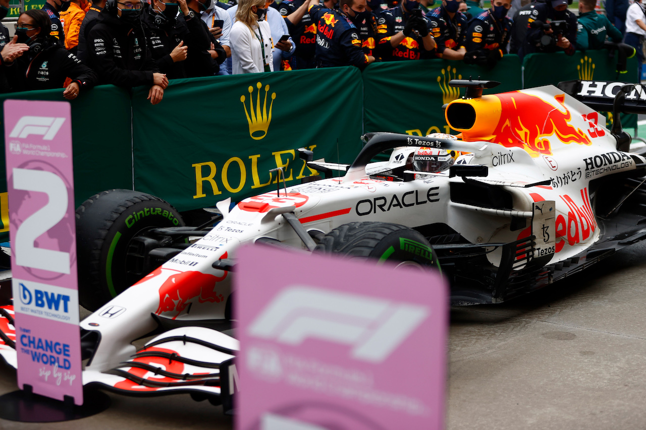 GP TURCHIA, Max Verstappen (NLD) Red Bull Racing RB16B in parc ferme.
10.10.2021. Formula 1 World Championship, Rd 16, Turkish Grand Prix, Istanbul, Turkey, Gara Day.
- www.xpbimages.com, EMail: requests@xpbimages.com © Copyright: FIA Pool Image for Editorial Use Only