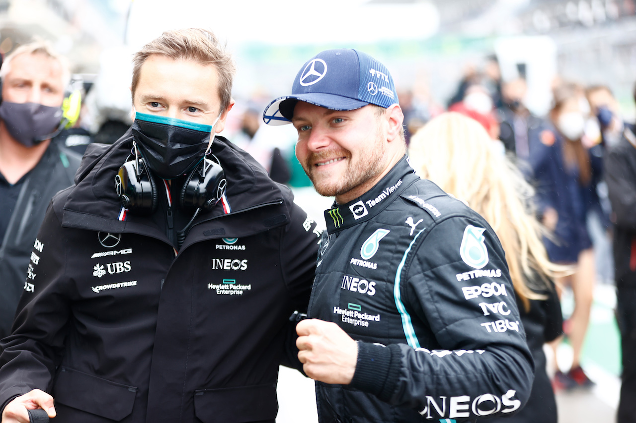 GP TURCHIA, Gara winner Valtteri Bottas (FIN) Mercedes AMG F1 with Antti Vierula (FIN) Personal Trainer in parc ferme.
10.10.2021. Formula 1 World Championship, Rd 16, Turkish Grand Prix, Istanbul, Turkey, Gara Day.
- www.xpbimages.com, EMail: requests@xpbimages.com © Copyright: FIA Pool Image for Editorial Use Only