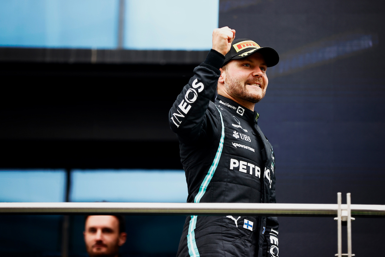 GP TURCHIA, Gara winner Valtteri Bottas (FIN) Mercedes AMG F1 celebrates on the podium.
10.10.2021. Formula 1 World Championship, Rd 16, Turkish Grand Prix, Istanbul, Turkey, Gara Day.
- www.xpbimages.com, EMail: requests@xpbimages.com © Copyright: FIA Pool Image for Editorial Use Only