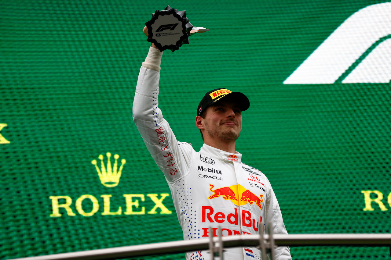GP TURCHIA, Max Verstappen (NLD) Red Bull Racing celebrates his second position on the podium.
10.10.2021. Formula 1 World Championship, Rd 16, Turkish Grand Prix, Istanbul, Turkey, Gara Day.
- www.xpbimages.com, EMail: requests@xpbimages.com © Copyright: FIA Pool Image for Editorial Use Only