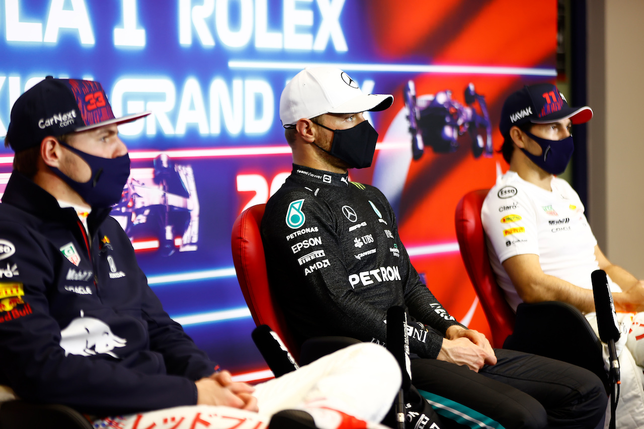 GP TURCHIA, (L to R): Max Verstappen (NLD) Red Bull Racing; Valtteri Bottas (FIN) Mercedes AMG F1; e Sergio Perez (MEX) Red Bull Racing, in the post race FIA Press Conference.
10.10.2021. Formula 1 World Championship, Rd 16, Turkish Grand Prix, Istanbul, Turkey, Gara Day.
- www.xpbimages.com, EMail: requests@xpbimages.com © Copyright: FIA Pool Image for Editorial Use Only
