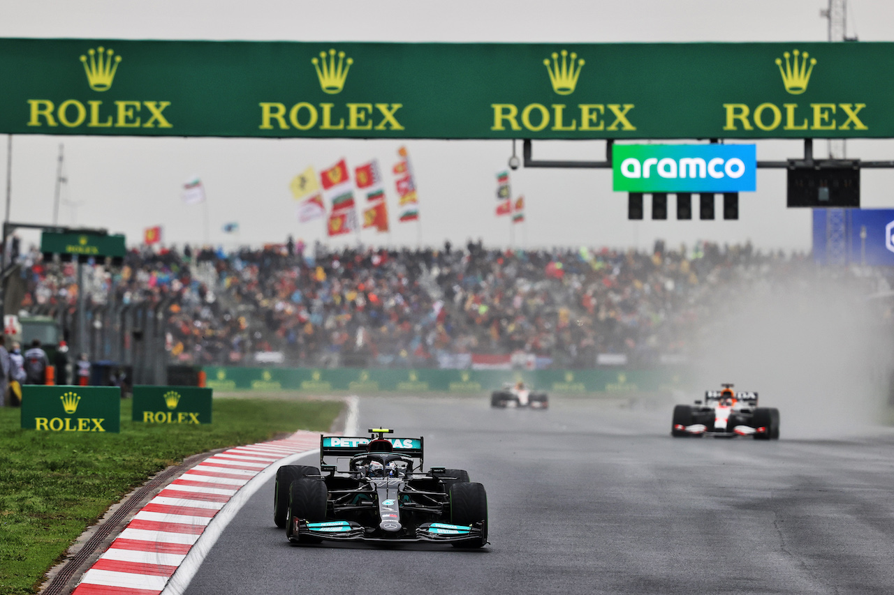 GP TURCHIA, Valtteri Bottas (FIN) Mercedes AMG F1 W12.
10.10.2021. Formula 1 World Championship, Rd 16, Turkish Grand Prix, Istanbul, Turkey, Gara Day.
- www.xpbimages.com, EMail: requests@xpbimages.com © Copyright: Moy / XPB Images
