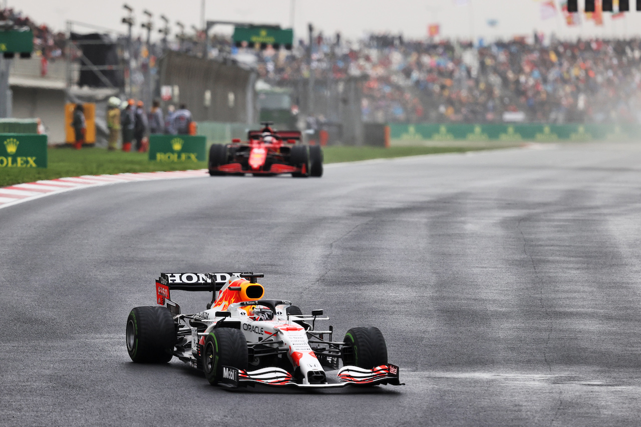 GP TURCHIA, Max Verstappen (NLD) Red Bull Racing RB16B.
10.10.2021. Formula 1 World Championship, Rd 16, Turkish Grand Prix, Istanbul, Turkey, Gara Day.
- www.xpbimages.com, EMail: requests@xpbimages.com © Copyright: Moy / XPB Images
