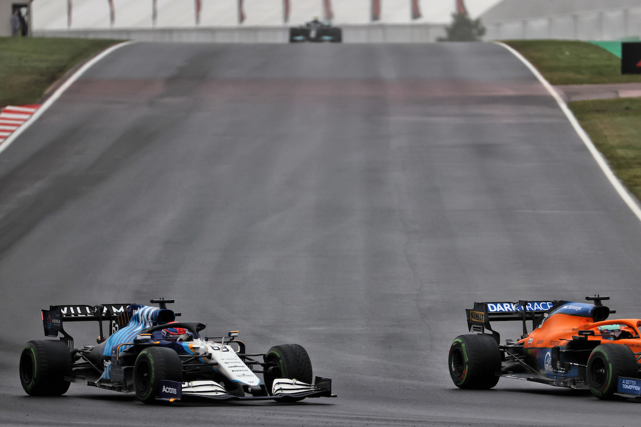 GP TURCHIA, George Russell (GBR) Williams Racing FW43B e Daniel Ricciardo (AUS) McLaren MCL35M.
10.10.2021. Formula 1 World Championship, Rd 16, Turkish Grand Prix, Istanbul, Turkey, Gara Day.
- www.xpbimages.com, EMail: requests@xpbimages.com © Copyright: Batchelor / XPB Images