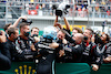GP TURCHIA, Gara winner Valtteri Bottas (FIN) Mercedes AMG F1 celebrates with the team in parc ferme.
10.10.2021. Formula 1 World Championship, Rd 16, Turkish Grand Prix, Istanbul, Turkey, Gara Day.
- www.xpbimages.com, EMail: requests@xpbimages.com © Copyright: FIA Pool Image for Editorial Use Only