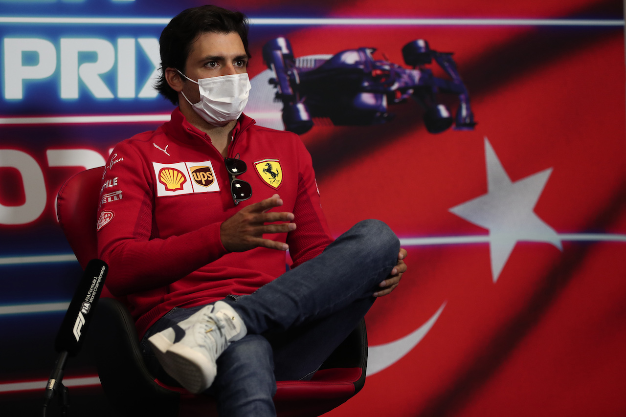 GP TURCHIA, Carlos Sainz Jr (ESP) Ferrari in the FIA Press Conference.
07.10.2021. Formula 1 World Championship, Rd 16, Turkish Grand Prix, Istanbul, Turkey, Preparation Day.
- www.xpbimages.com, EMail: requests@xpbimages.com © Copyright: FIA Pool Image for Editorial Use Only