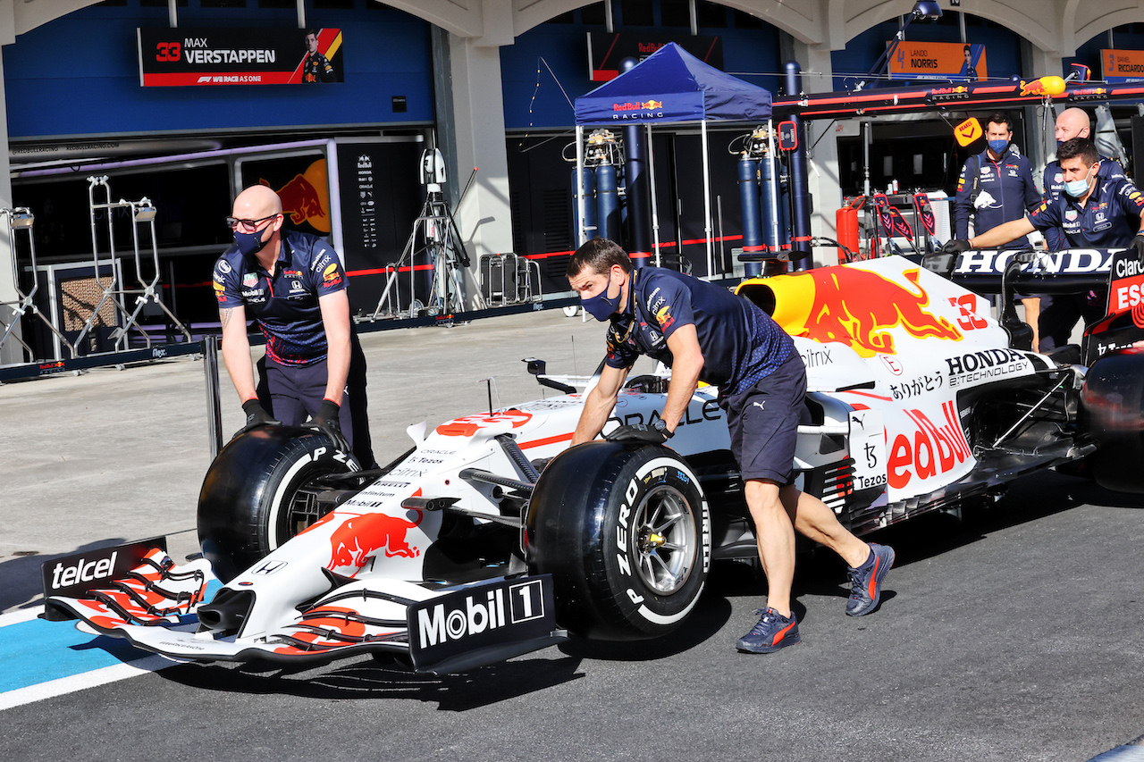 GP TURCHIA, Red Bull Racing RB16B - special Honda tribute livery.
07.10.2021. Formula 1 World Championship, Rd 16, Turkish Grand Prix, Istanbul, Turkey, Preparation Day.
- www.xpbimages.com, EMail: requests@xpbimages.com © Copyright: Batchelor / XPB Images