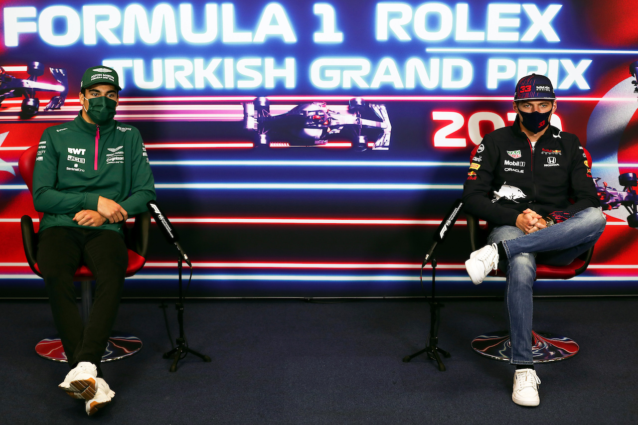 GP TURCHIA, (L to R): Lance Stroll (CDN) Aston Martin F1 Team e Max Verstappen (NLD) Red Bull Racing in the FIA Press Conference.
07.10.2021. Formula 1 World Championship, Rd 16, Turkish Grand Prix, Istanbul, Turkey, Preparation Day.
- www.xpbimages.com, EMail: requests@xpbimages.com © Copyright: FIA Pool Image for Editorial Use Only