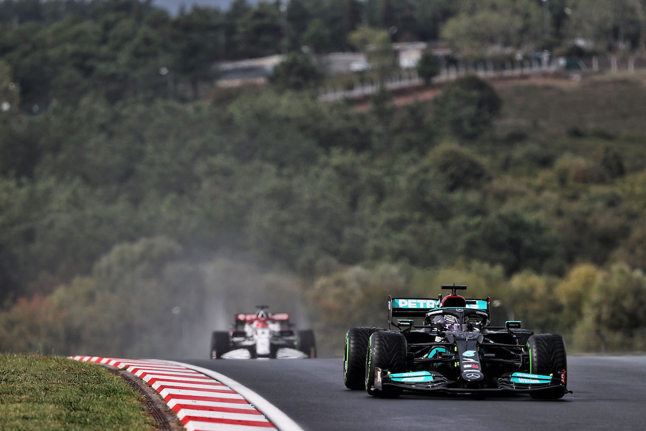 GP TURCHIA, Lewis Hamilton (GBR) Mercedes AMG F1 W12.
09.10.2021. Formula 1 World Championship, Rd 16, Turkish Grand Prix, Istanbul, Turkey, Qualifiche Day.
- www.xpbimages.com, EMail: requests@xpbimages.com © Copyright: Moy / XPB Images