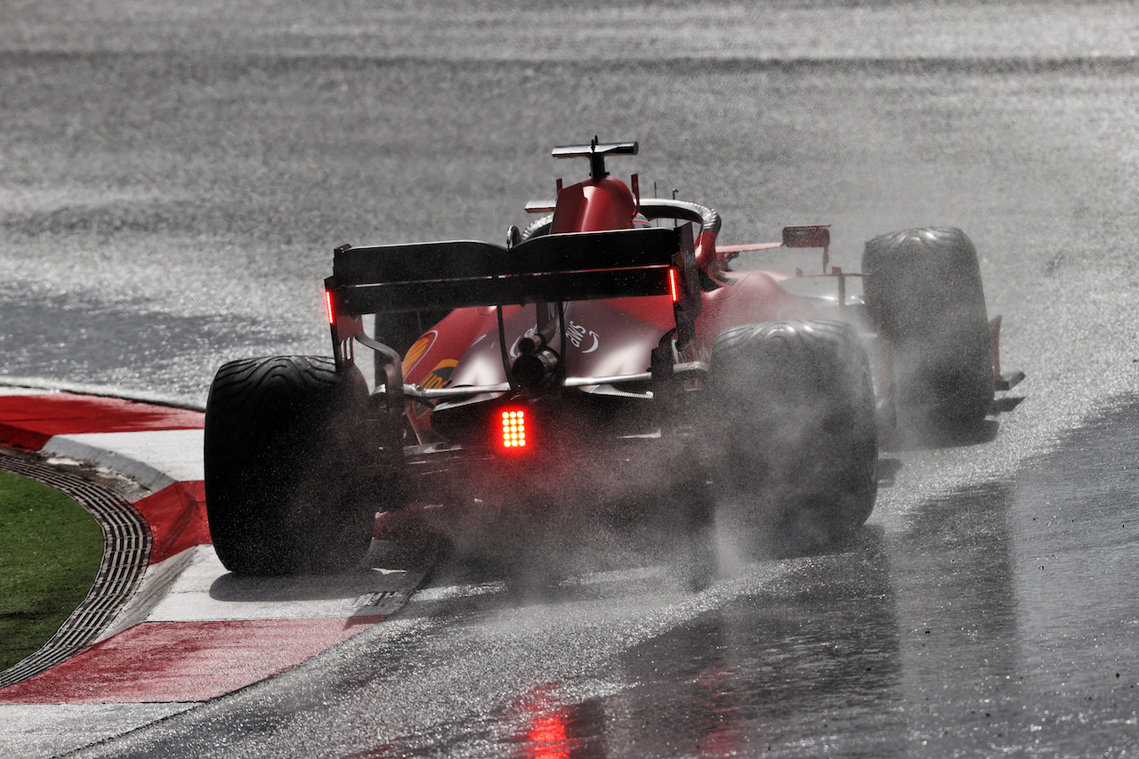 GP TURCHIA, Carlos Sainz Jr (ESP) Ferrari SF-21.
09.10.2021. Formula 1 World Championship, Rd 16, Turkish Grand Prix, Istanbul, Turkey, Qualifiche Day.
- www.xpbimages.com, EMail: requests@xpbimages.com © Copyright: Moy / XPB Images