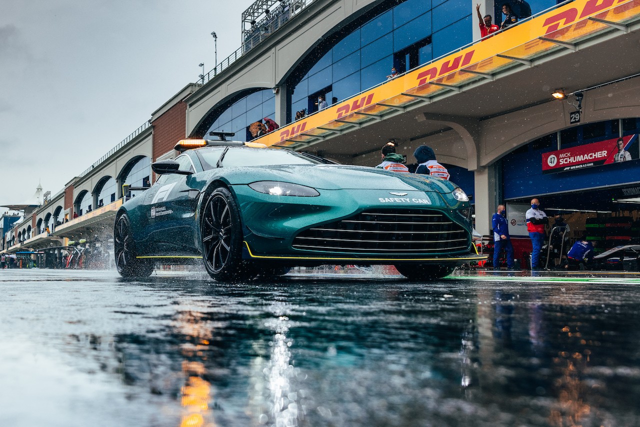 GP TURCHIA, Aston Martin FIA Safety Car in the pits.
09.10.2021. Formula 1 World Championship, Rd 16, Turkish Grand Prix, Istanbul, Turkey, Qualifiche Day.
- www.xpbimages.com, EMail: requests@xpbimages.com © Copyright: Bearne / XPB Images