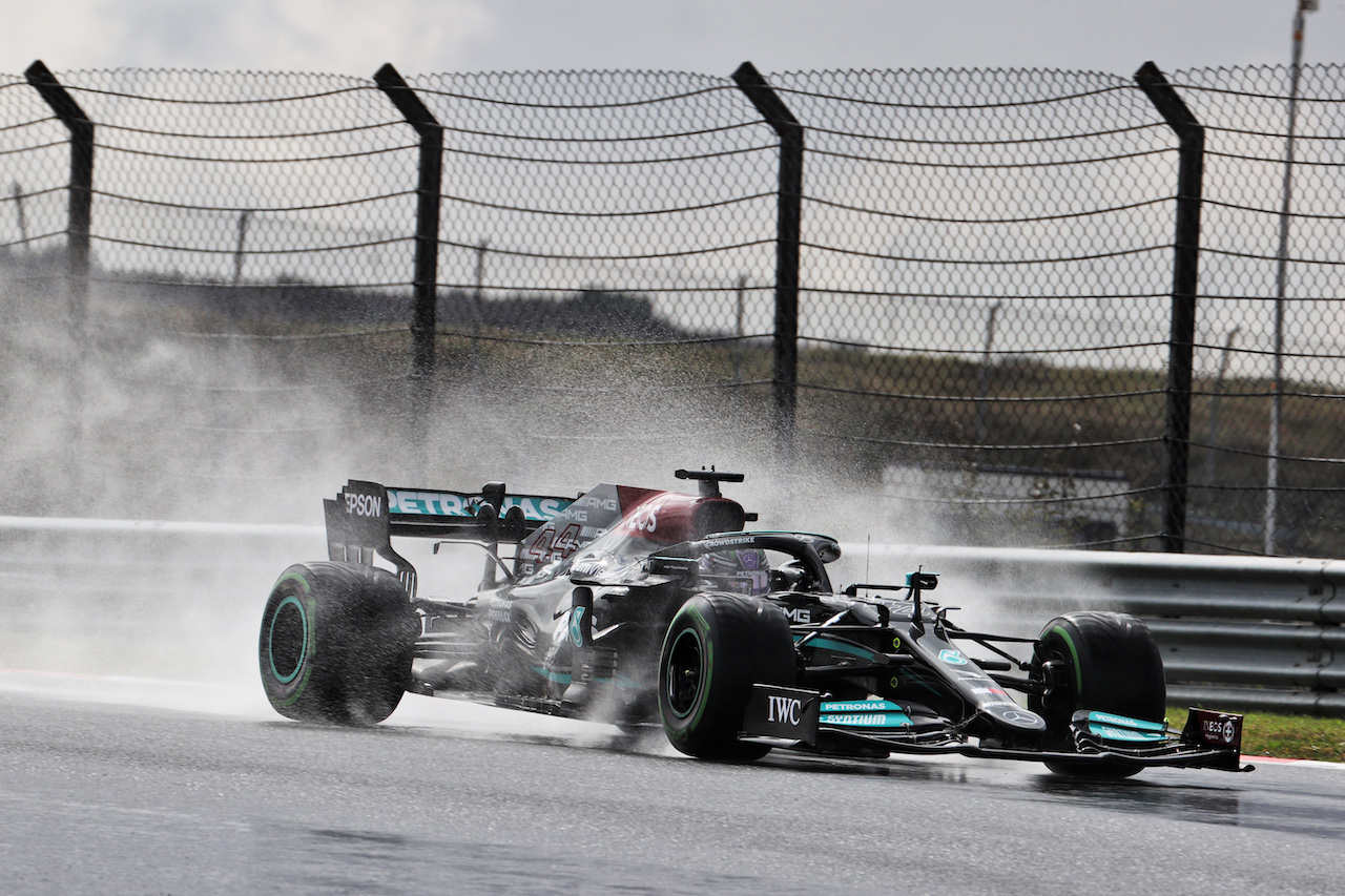 GP TURCHIA, Lewis Hamilton (GBR) Mercedes AMG F1 W12.
09.10.2021. Formula 1 World Championship, Rd 16, Turkish Grand Prix, Istanbul, Turkey, Qualifiche Day.
- www.xpbimages.com, EMail: requests@xpbimages.com © Copyright: Batchelor / XPB Images