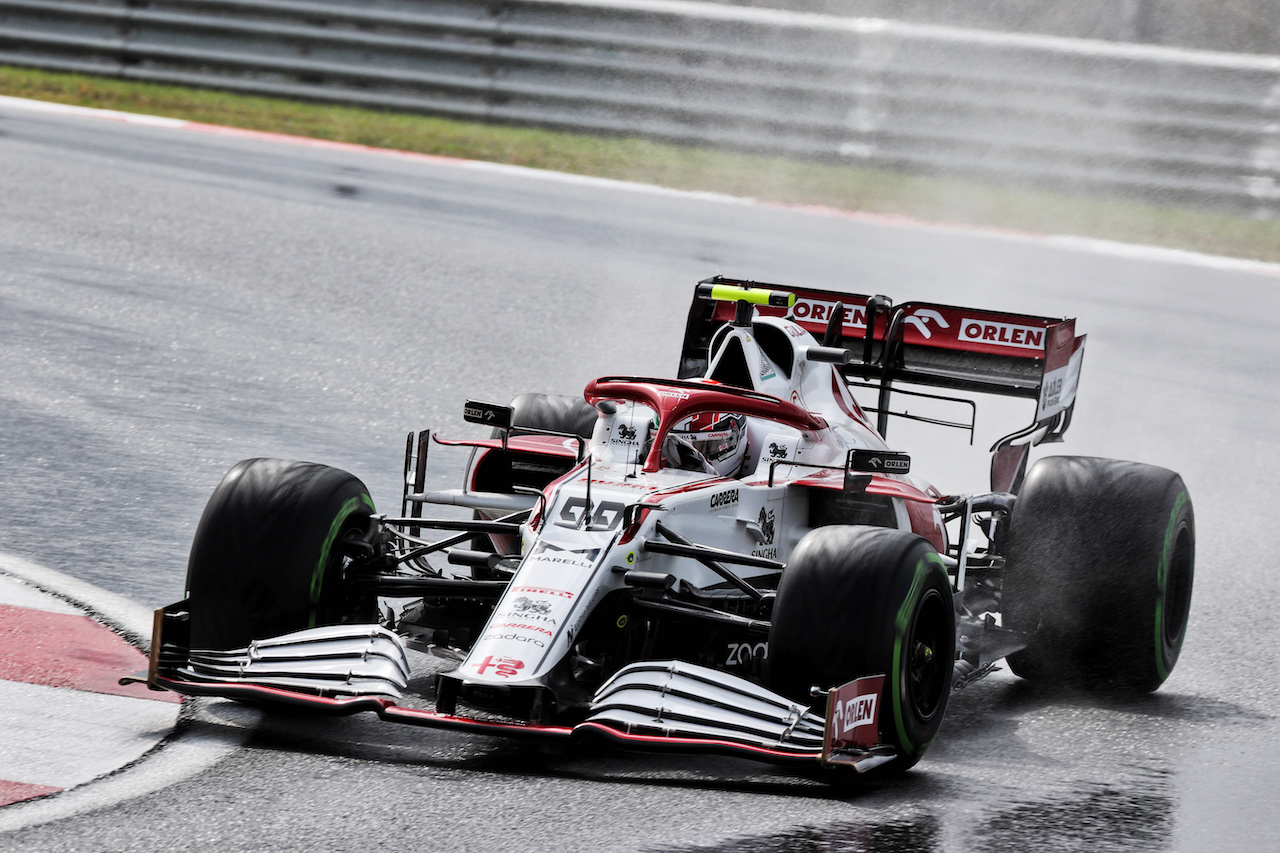 GP TURCHIA, Antonio Giovinazzi (ITA) Alfa Romeo Racing C41.
09.10.2021. Formula 1 World Championship, Rd 16, Turkish Grand Prix, Istanbul, Turkey, Qualifiche Day.
- www.xpbimages.com, EMail: requests@xpbimages.com © Copyright: Batchelor / XPB Images