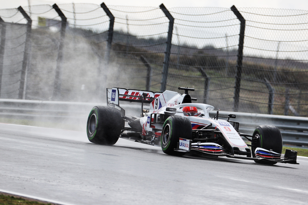 GP TURCHIA, Nikita Mazepin (RUS) Haas F1 Team VF-21.
09.10.2021. Formula 1 World Championship, Rd 16, Turkish Grand Prix, Istanbul, Turkey, Qualifiche Day.
- www.xpbimages.com, EMail: requests@xpbimages.com © Copyright: Batchelor / XPB Images