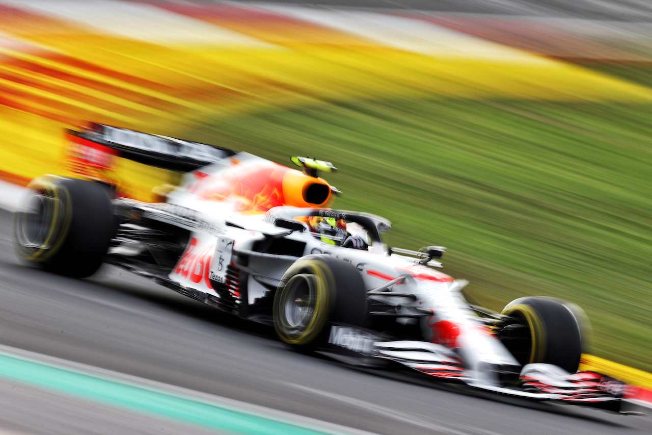 GP TURCHIA, Sergio Perez (MEX) Red Bull Racing RB16B.
09.10.2021. Formula 1 World Championship, Rd 16, Turkish Grand Prix, Istanbul, Turkey, Qualifiche Day.
- www.xpbimages.com, EMail: requests@xpbimages.com © Copyright: Moy / XPB Images