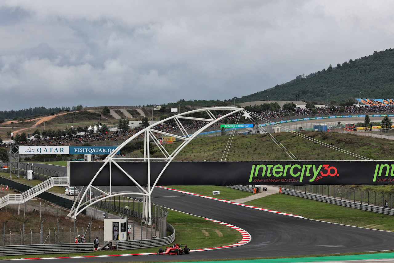 GP TURCHIA, Charles Leclerc (MON) Ferrari SF-21.
09.10.2021. Formula 1 World Championship, Rd 16, Turkish Grand Prix, Istanbul, Turkey, Qualifiche Day.
- www.xpbimages.com, EMail: requests@xpbimages.com © Copyright: Batchelor / XPB Images