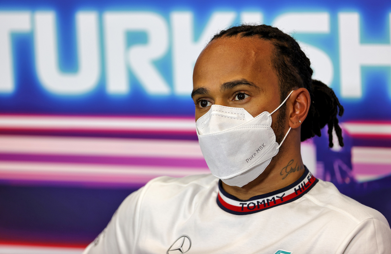 GP TURCHIA, Lewis Hamilton (GBR) Mercedes AMG F1 in the post qualifying FIA Press Conference.
09.10.2021. Formula 1 World Championship, Rd 16, Turkish Grand Prix, Istanbul, Turkey, Qualifiche Day.
- www.xpbimages.com, EMail: requests@xpbimages.com © Copyright: Batchelor / XPB Images