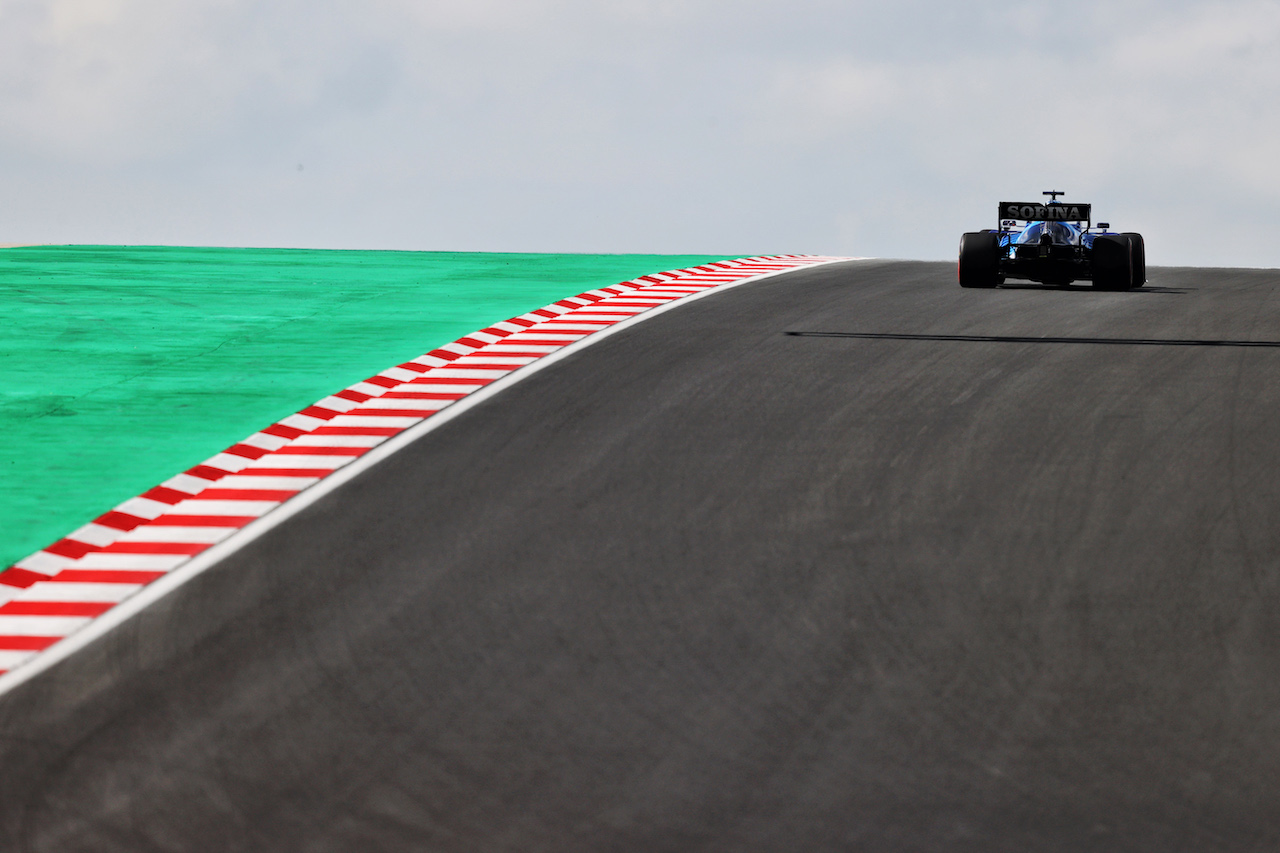 GP TURCHIA, George Russell (GBR) Williams Racing FW43B.
08.10.2021 Formula 1 World Championship, Rd 16, Turkish Grand Prix, Istanbul, Turkey, Practice Day.
- www.xpbimages.com, EMail: requests@xpbimages.com © Copyright: Moy / XPB Images