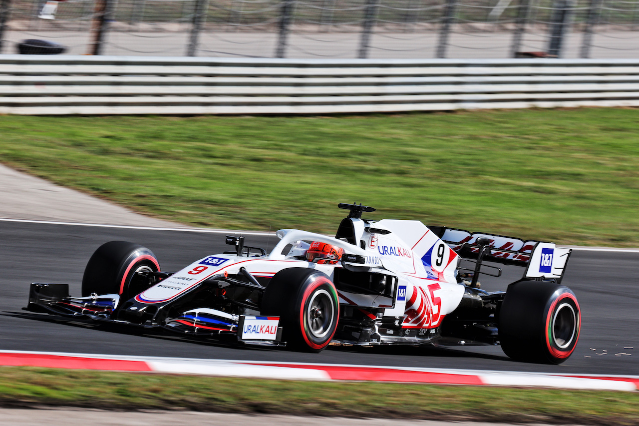 GP TURCHIA, Nikita Mazepin (RUS) Haas F1 Team VF-21.
08.10.2021 Formula 1 World Championship, Rd 16, Turkish Grand Prix, Istanbul, Turkey, Practice Day.
- www.xpbimages.com, EMail: requests@xpbimages.com © Copyright: Batchelor / XPB Images