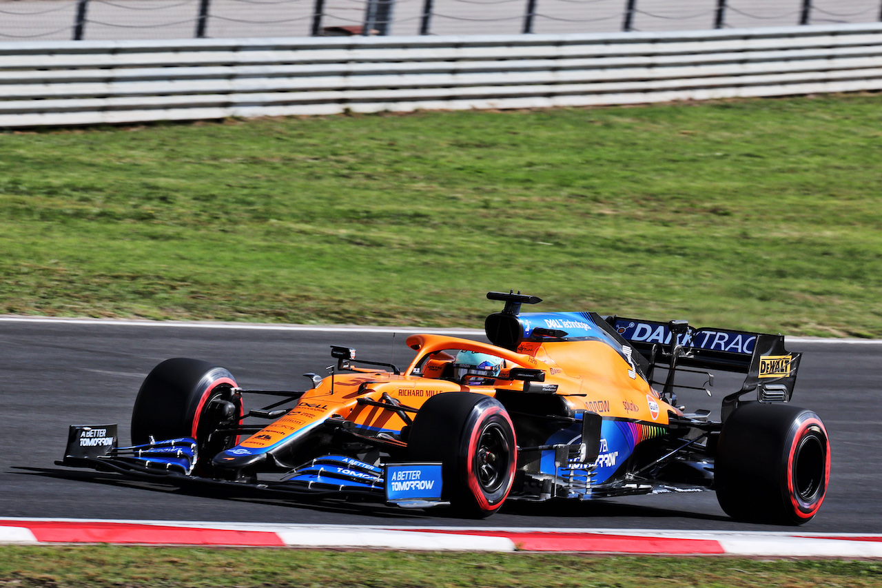 GP TURCHIA, Daniel Ricciardo (AUS) McLaren MCL35M.
08.10.2021 Formula 1 World Championship, Rd 16, Turkish Grand Prix, Istanbul, Turkey, Practice Day.
- www.xpbimages.com, EMail: requests@xpbimages.com © Copyright: Batchelor / XPB Images