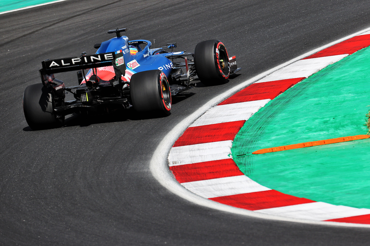 GP TURCHIA, Fernando Alonso (ESP) Alpine F1 Team A521.
08.10.2021 Formula 1 World Championship, Rd 16, Turkish Grand Prix, Istanbul, Turkey, Practice Day.
- www.xpbimages.com, EMail: requests@xpbimages.com © Copyright: Batchelor / XPB Images