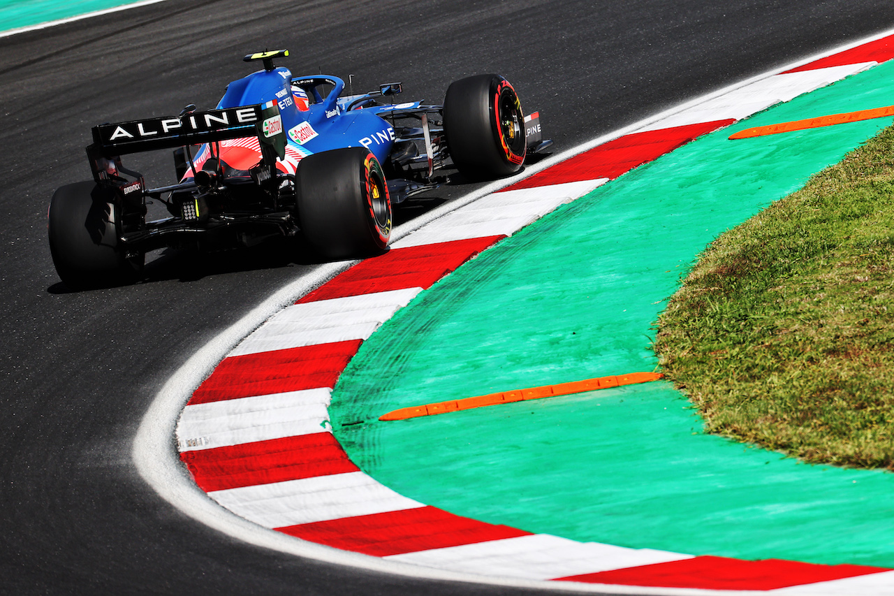 GP TURCHIA, Esteban Ocon (FRA) Alpine F1 Team A521.
08.10.2021 Formula 1 World Championship, Rd 16, Turkish Grand Prix, Istanbul, Turkey, Practice Day.
- www.xpbimages.com, EMail: requests@xpbimages.com © Copyright: Batchelor / XPB Images