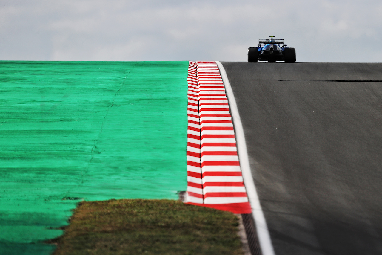 GP TURCHIA, Nicholas Latifi (CDN) Williams Racing FW43B.
08.10.2021 Formula 1 World Championship, Rd 16, Turkish Grand Prix, Istanbul, Turkey, Practice Day.
- www.xpbimages.com, EMail: requests@xpbimages.com © Copyright: Moy / XPB Images