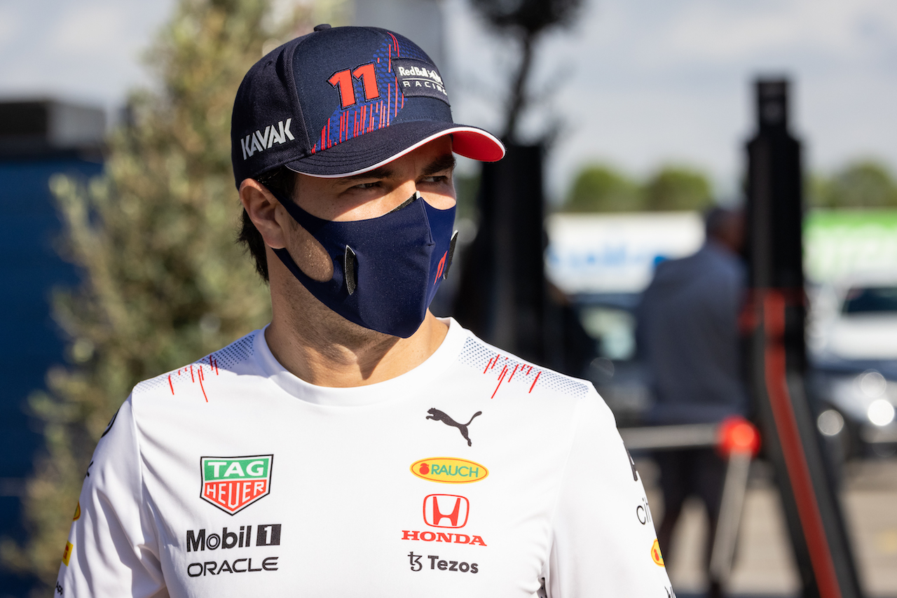 GP TURCHIA, Sergio Perez (MEX) Red Bull Racing.
08.10.2021 Formula 1 World Championship, Rd 16, Turkish Grand Prix, Istanbul, Turkey, Practice Day.
- www.xpbimages.com, EMail: requests@xpbimages.com © Copyright: Bearne / XPB Images