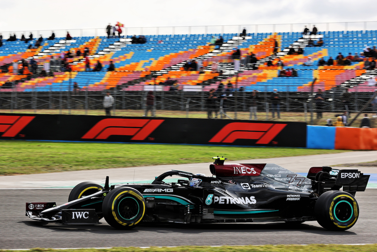 GP TURCHIA, Valtteri Bottas (FIN) Mercedes AMG F1 W12.
08.10.2021 Formula 1 World Championship, Rd 16, Turkish Grand Prix, Istanbul, Turkey, Practice Day.
- www.xpbimages.com, EMail: requests@xpbimages.com © Copyright: Batchelor / XPB Images
