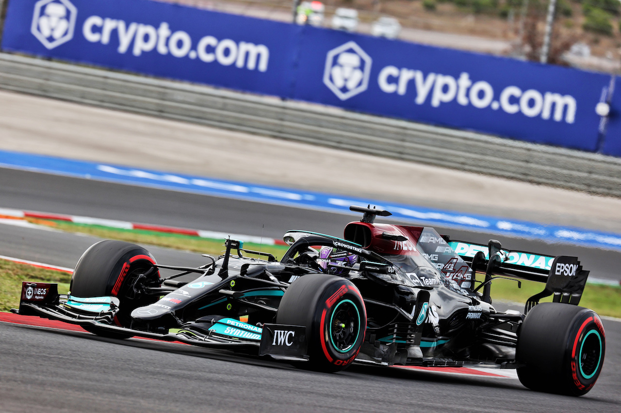 GP TURCHIA, Lewis Hamilton (GBR) Mercedes AMG F1 W12.
08.10.2021 Formula 1 World Championship, Rd 16, Turkish Grand Prix, Istanbul, Turkey, Practice Day.
- www.xpbimages.com, EMail: requests@xpbimages.com © Copyright: Batchelor / XPB Images