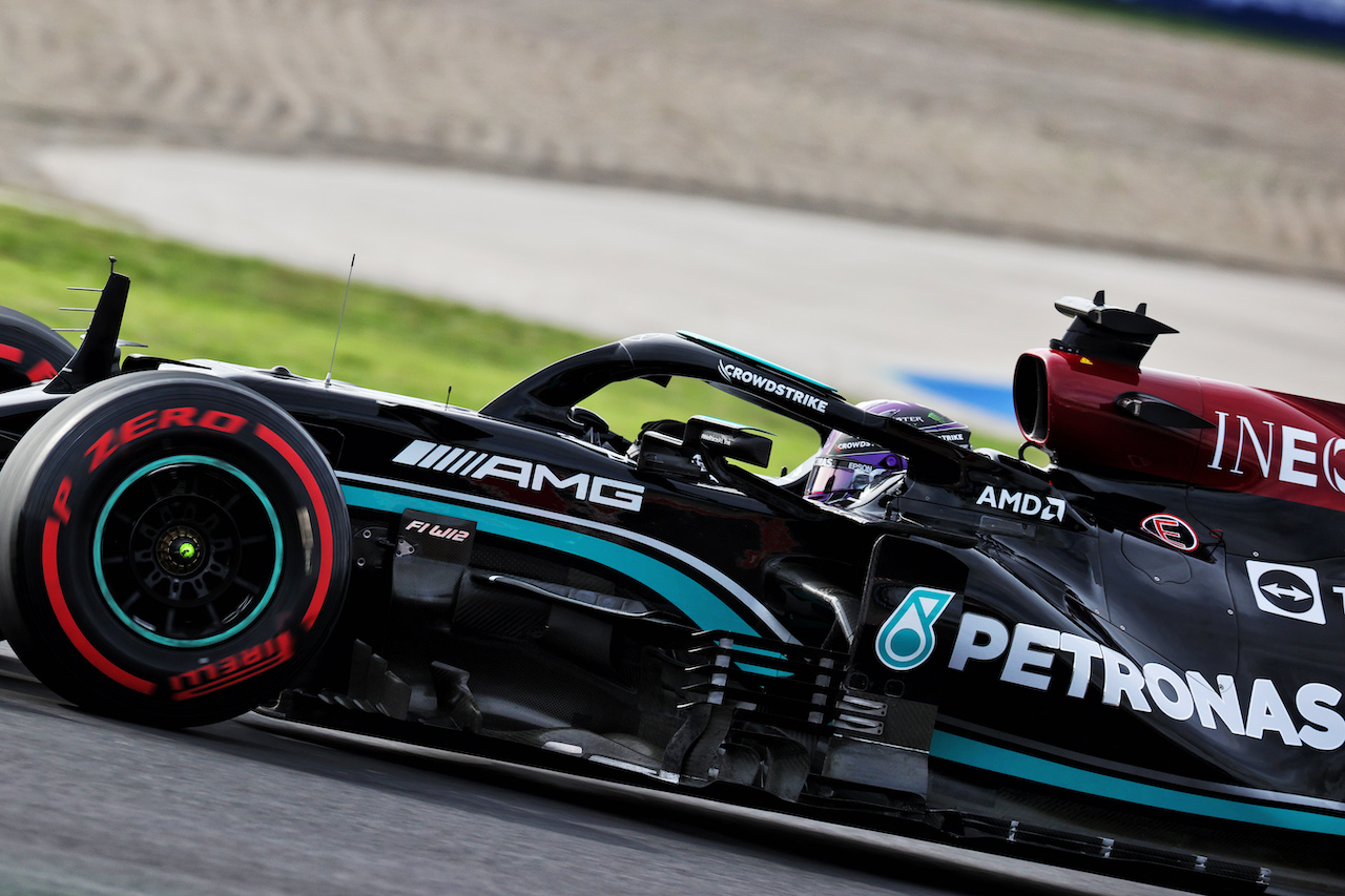 GP TURCHIA, Lewis Hamilton (GBR) Mercedes AMG F1 W12.
08.10.2021 Formula 1 World Championship, Rd 16, Turkish Grand Prix, Istanbul, Turkey, Practice Day.
- www.xpbimages.com, EMail: requests@xpbimages.com © Copyright: Batchelor / XPB Images