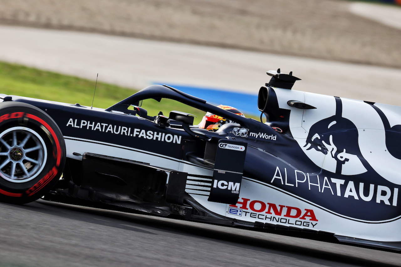 GP TURCHIA, Yuki Tsunoda (JPN) AlphaTauri AT02.
08.10.2021 Formula 1 World Championship, Rd 16, Turkish Grand Prix, Istanbul, Turkey, Practice Day.
- www.xpbimages.com, EMail: requests@xpbimages.com © Copyright: Batchelor / XPB Images