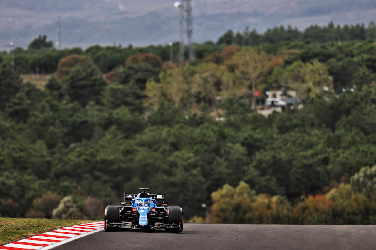 GP TURCHIA, Fernando Alonso (ESP) Alpine F1 Team A521.
08.10.2021 Formula 1 World Championship, Rd 16, Turkish Grand Prix, Istanbul, Turkey, Practice Day.
- www.xpbimages.com, EMail: requests@xpbimages.com © Copyright: Moy / XPB Images