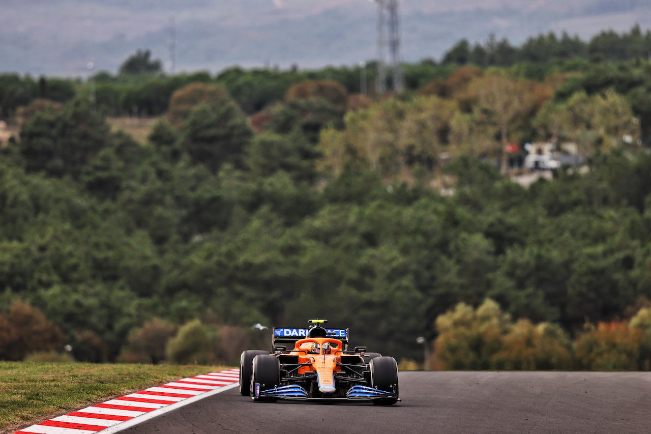 GP TURCHIA, Lando Norris (GBR) McLaren MCL35M.
08.10.2021 Formula 1 World Championship, Rd 16, Turkish Grand Prix, Istanbul, Turkey, Practice Day.
- www.xpbimages.com, EMail: requests@xpbimages.com © Copyright: Moy / XPB Images