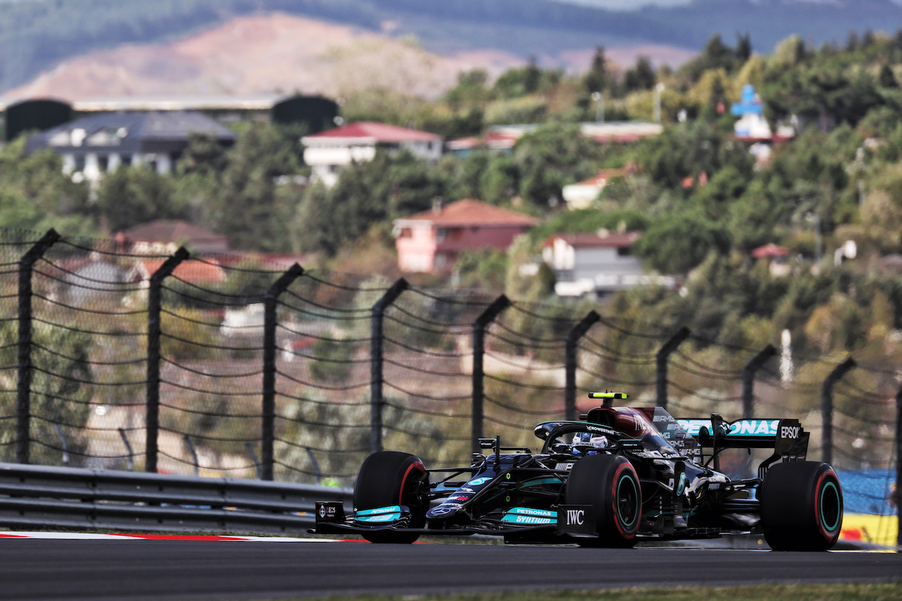 GP TURCHIA, Valtteri Bottas (FIN) Mercedes AMG F1 W12.
08.10.2021 Formula 1 World Championship, Rd 16, Turkish Grand Prix, Istanbul, Turkey, Practice Day.
- www.xpbimages.com, EMail: requests@xpbimages.com © Copyright: Batchelor / XPB Images