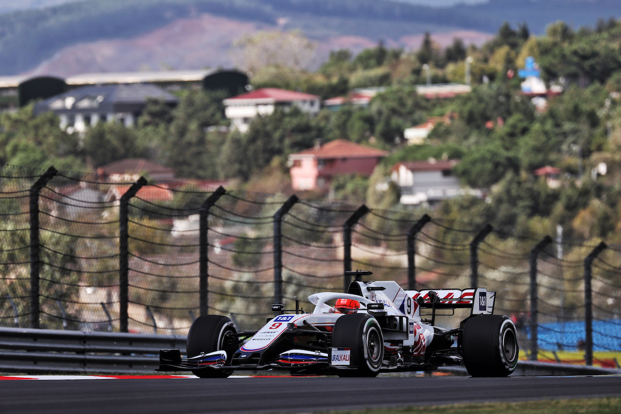 GP TURCHIA, Nikita Mazepin (RUS) Haas F1 Team VF-21.
08.10.2021 Formula 1 World Championship, Rd 16, Turkish Grand Prix, Istanbul, Turkey, Practice Day.
- www.xpbimages.com, EMail: requests@xpbimages.com © Copyright: Batchelor / XPB Images