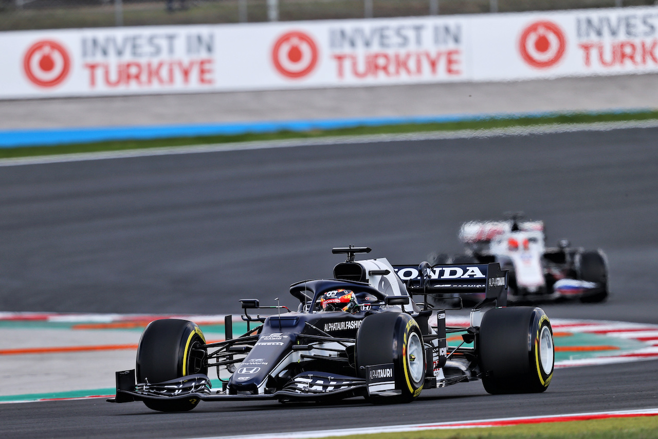GP TURCHIA, Yuki Tsunoda (JPN) AlphaTauri AT02.
08.10.2021 Formula 1 World Championship, Rd 16, Turkish Grand Prix, Istanbul, Turkey, Practice Day.
- www.xpbimages.com, EMail: requests@xpbimages.com © Copyright: Moy / XPB Images