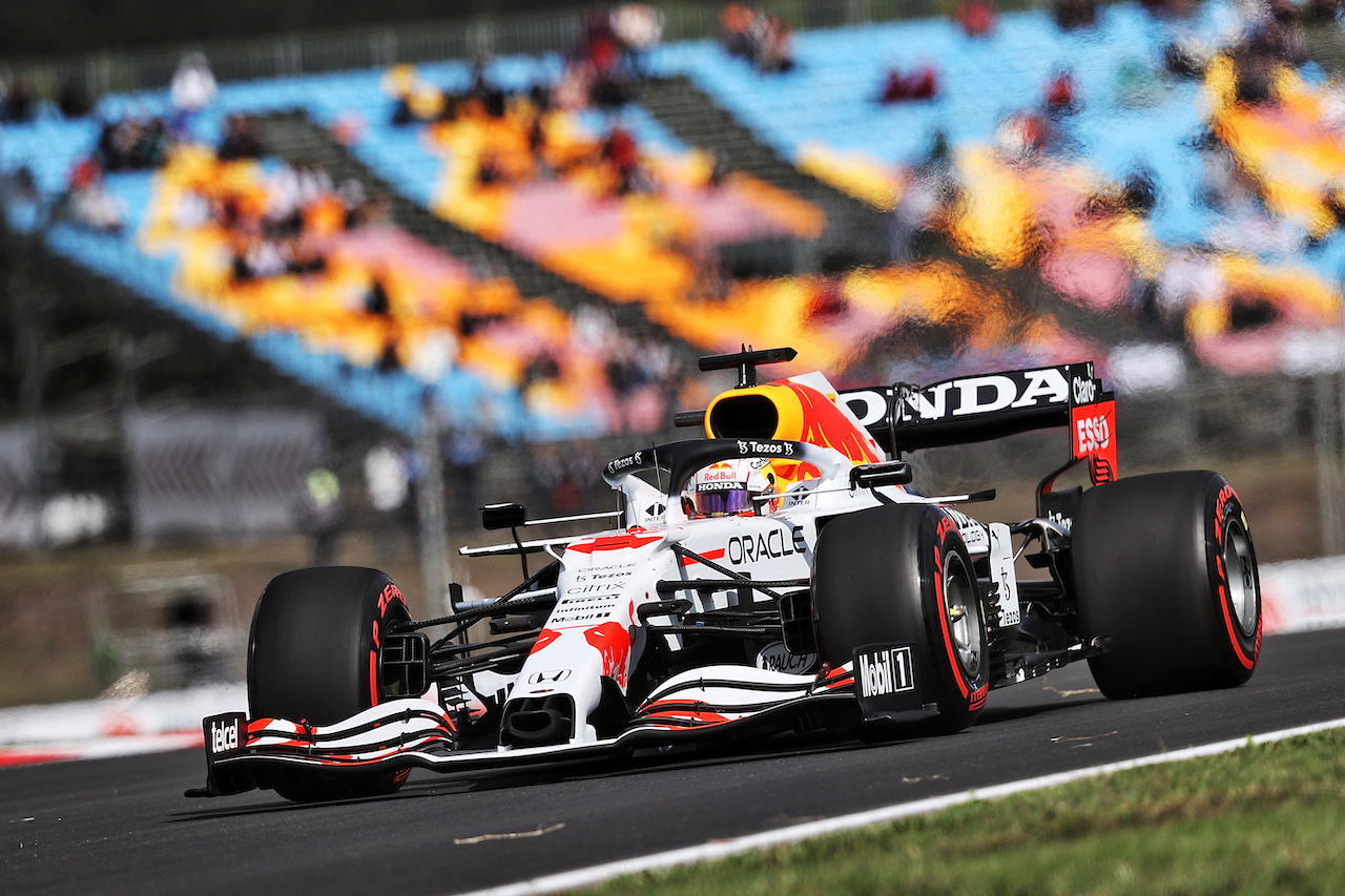 GP TURCHIA, Max Verstappen (NLD) Red Bull Racing RB16B.
08.10.2021 Formula 1 World Championship, Rd 16, Turkish Grand Prix, Istanbul, Turkey, Practice Day.
- www.xpbimages.com, EMail: requests@xpbimages.com © Copyright: Moy / XPB Images