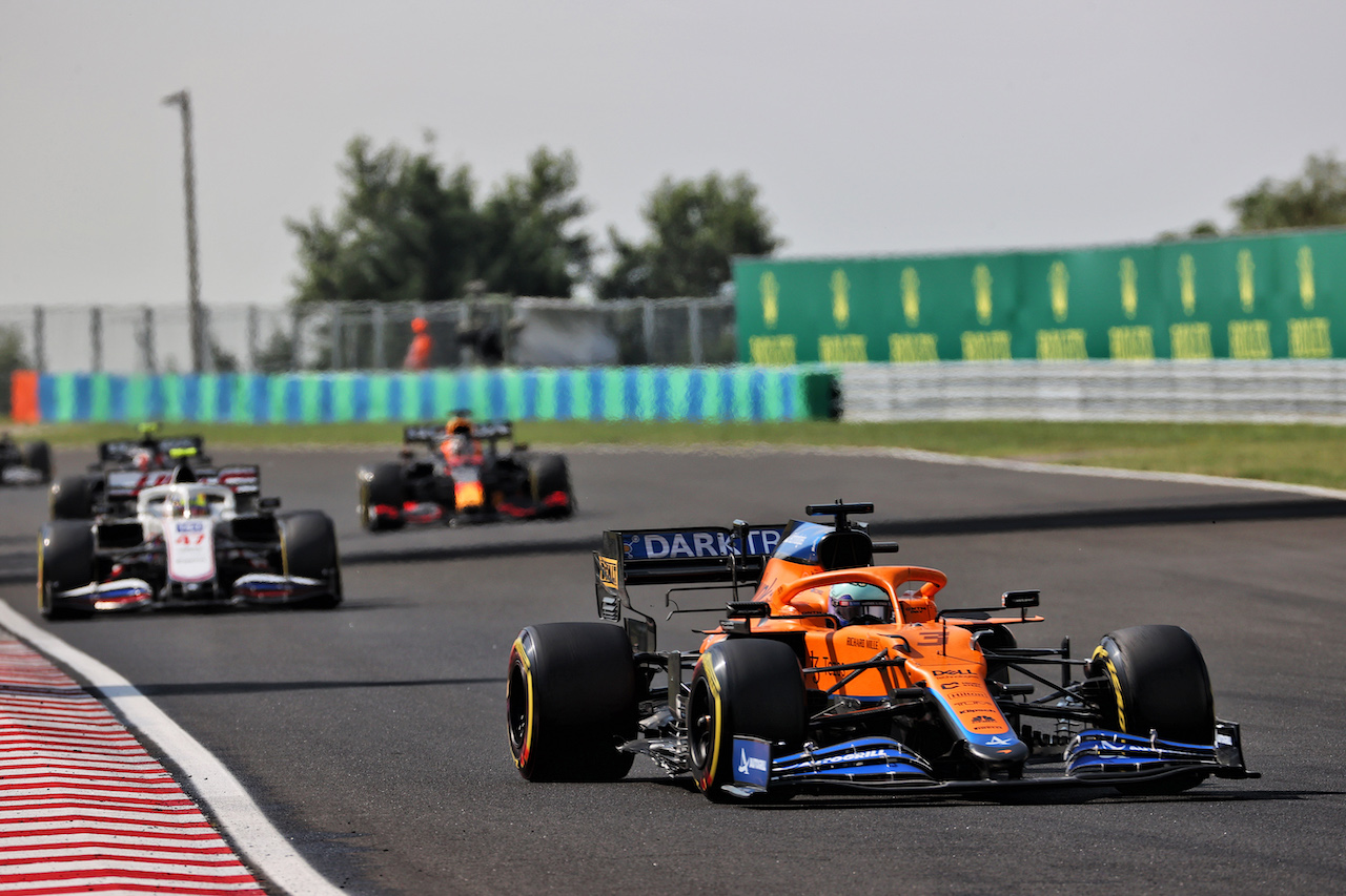 GP UNGHERIA, Daniel Ricciardo (AUS) McLaren MCL35M.
01.08.2021. Formula 1 World Championship, Rd 11, Hungarian Grand Prix, Budapest, Hungary, Gara Day.
- www.xpbimages.com, EMail: requests@xpbimages.com © Copyright: Batchelor / XPB Images