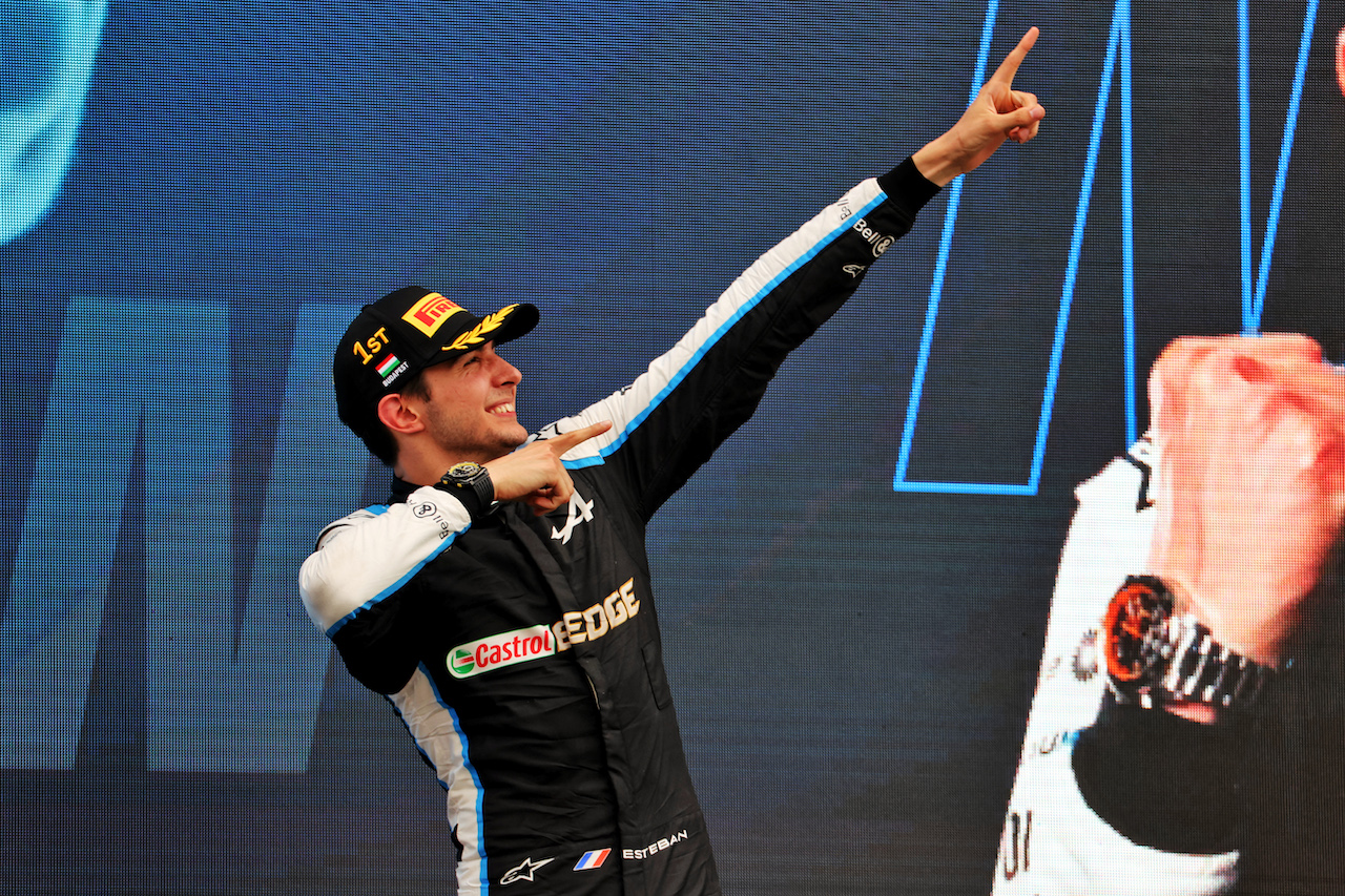 GP UNGHERIA, Gara winner Esteban Ocon (FRA) Alpine F1 Team celebrates on the podium.
01.08.2021. Formula 1 World Championship, Rd 11, Hungarian Grand Prix, Budapest, Hungary, Gara Day.
- www.xpbimages.com, EMail: requests@xpbimages.com © Copyright: Batchelor / XPB Images
