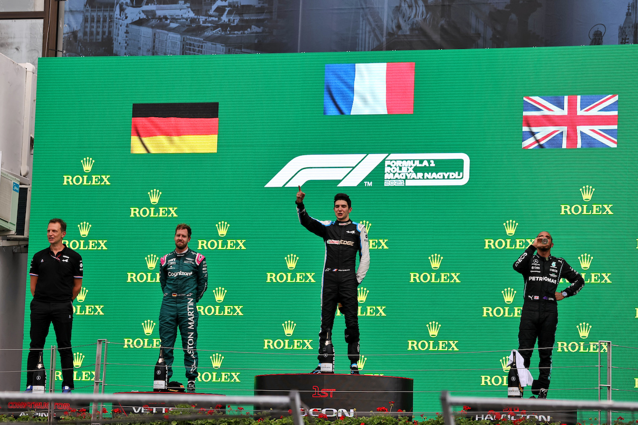 GP UNGHERIA, The podium (L to R): Laurent Rossi (FRA) Alpine Chief Executive Officer; Sebastian Vettel (GER) Aston Martin F1 Team, second; Esteban Ocon (FRA) Alpine F1 Team, vincitore; Lewis Hamilton (GBR) Mercedes AMG F1, third.
01.08.2021. Formula 1 World Championship, Rd 11, Hungarian Grand Prix, Budapest, Hungary, Gara Day.
- www.xpbimages.com, EMail: requests@xpbimages.com © Copyright: Moy / XPB Images