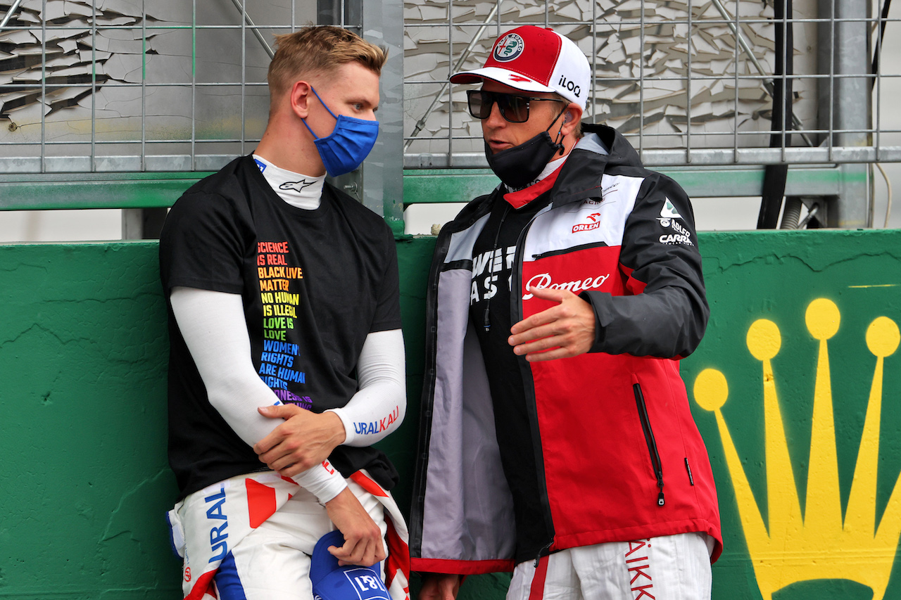 GP UNGHERIA, (L to R): Mick Schumacher (GER) Haas F1 Team with Kimi Raikkonen (FIN) Alfa Romeo Racing on the grid.
01.08.2021. Formula 1 World Championship, Rd 11, Hungarian Grand Prix, Budapest, Hungary, Gara Day.
- www.xpbimages.com, EMail: requests@xpbimages.com © Copyright: Moy / XPB Images