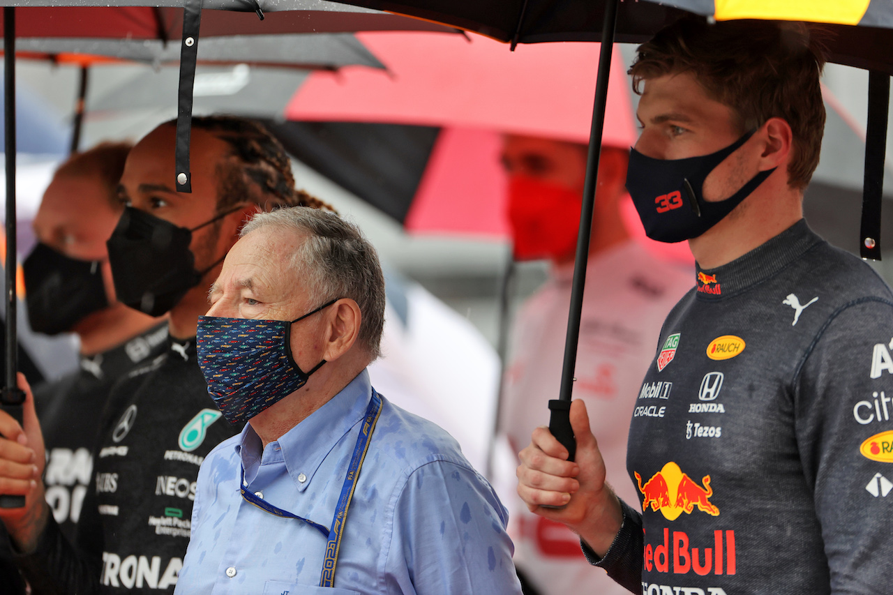 GP UNGHERIA, Jean Todt (FRA) FIA President with Max Verstappen (NLD) Red Bull Racing on the grid.
01.08.2021. Formula 1 World Championship, Rd 11, Hungarian Grand Prix, Budapest, Hungary, Gara Day.
- www.xpbimages.com, EMail: requests@xpbimages.com © Copyright: Moy / XPB Images
